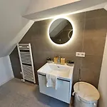 New 2 Bedrooms Flat In Limpertsberg Center 卢森堡