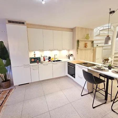 New 2 Bedrooms Flat In Limpertsberg Center Lüksemburg